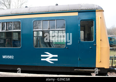 Class 108 DMU sur le chemin de fer est du Kent, Kent UK Banque D'Images