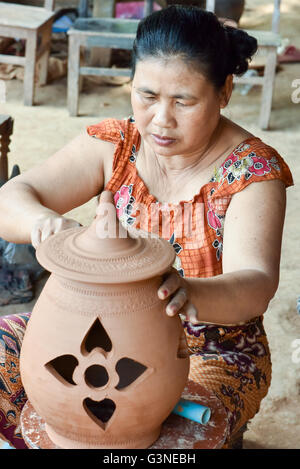 Pottery village of Ban Tchan , next to Luang Prabang Laos Banque D'Images