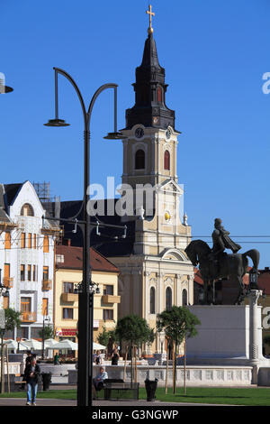 Roumanie, Crişana, Oradea, Piata Unirii, lune, Église Banque D'Images