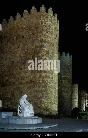 Plaza de Santa Teresa et Alcazar de la porte dans le mur de la ville d'Avila, Castille et Leon, Espagne, Banque D'Images