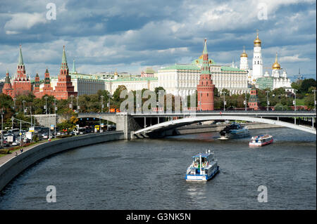 Vue sur la rivière Moskva vers le Kremlin et la Place Rouge, Moscou, Russie Banque D'Images