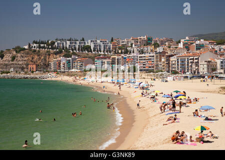 Plage et l'autre en face de la ville d'Arenys de Mar, Comarca del Maresme, Costa del Maresme, en Catalogne, Espagne, Europe Banque D'Images