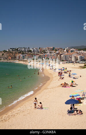 Plage et l'autre en face de la ville d'Arenys de Mar, Comarca del Maresme, Costa del Maresme, en Catalogne, Espagne, Europe Banque D'Images