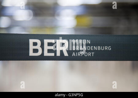 Barrière de l'aéroport Berlin Brandenburg relié sur un aéroport Banque D'Images