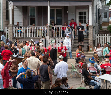 Le Locust Street Festival à Milwaukee, dans le Wisconsin est un événement annuel avec la musique, l'art, et de l'alimentation. Banque D'Images