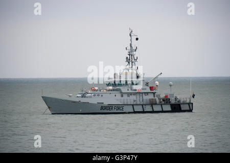 Force frontière patrouilleur de la côte du sud de l'Angleterre Banque D'Images