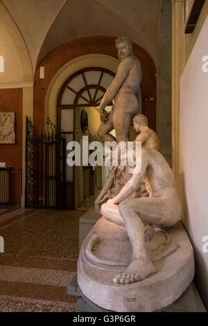 Des statues dans la Pinacoteca Nazionale, Via delle Belli Arti, Bologne, Italie Banque D'Images