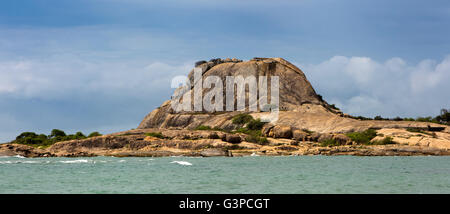 Sri Lanka, parc national de Yala, Palatupana beach, monument promontoire rocheux, vue panoramique Banque D'Images