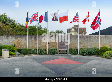 Sword Beach, Normandie, France - Monument à la 3ème (Royaume-Uni) Infantry Division qui ont débarqué dans la première vague sur D Day Banque D'Images