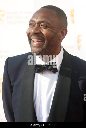 8 mai 2016 - Sir Lenny Henry assistant à BAFTA TV Awards 2016 au Royal Festival Hall à Londres, au Royaume-Uni. Banque D'Images