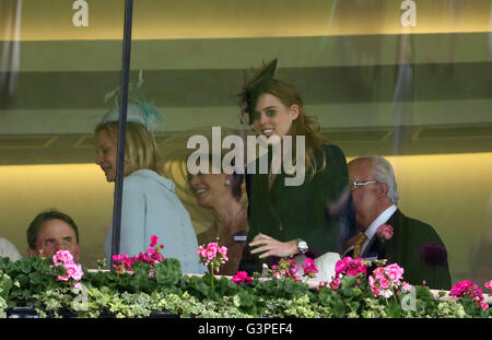 Princesse Béatrice au cours de la première journée de Royal Ascot, 2016 à Ascot Racecourse. Banque D'Images