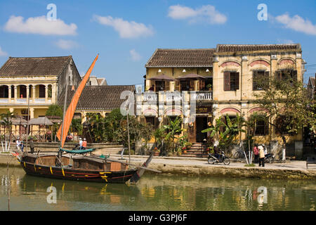 Boulevard de la promenade, le long de la rivière d'Hoi An, Vietnam, Southeast Asia, Asia Banque D'Images