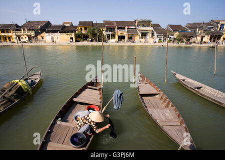 Boulevard de la promenade, le long de la rivière d'Hoi An, Vietnam, Southeast Asia, Asia Banque D'Images