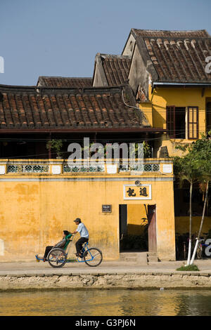 Boulevard de la promenade, le long de la rivière d'Hoi An, Vietnam, Southeast Asia, Asia Banque D'Images