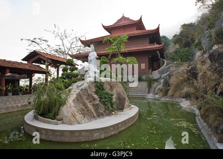 Temple à la Nui Sam Mountain près de Chau Doc, Delta du Mékong, Vietnam, Asie du sud-est Banque D'Images