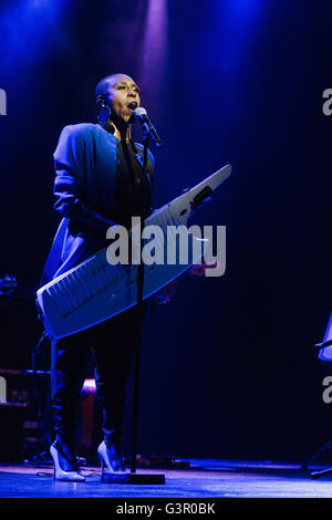 Laura Mvula effectue au Wales Millennium Centre de Cardiff Bay dans le cadre du festival inaugural de la voix. Banque D'Images