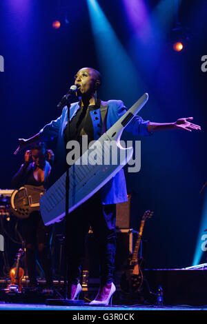 Laura Mvula effectue au Wales Millennium Centre de Cardiff Bay dans le cadre du festival inaugural de la voix. Banque D'Images