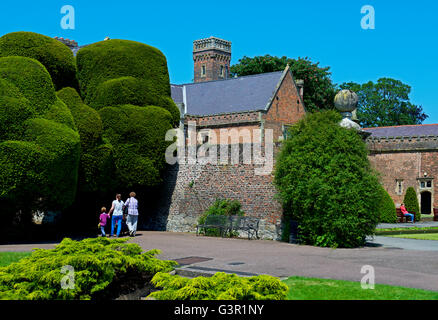 Dans Ayscoughfee topiaire Hall, Spalding, Lincolnshire, Angleterre, Royaume-Uni Banque D'Images