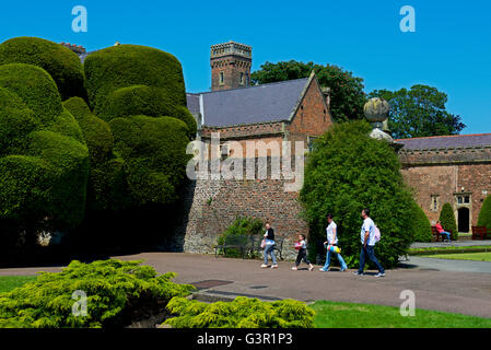 Dans Ayscoughfee topiaire Hall, Spalding, Lincolnshire, Angleterre, Royaume-Uni Banque D'Images