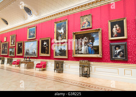 Les peintures à l'huile dans la Grande Galerie dans la Wallace Collection Art Gallery, Londres, Angleterre, Royaume-Uni Banque D'Images