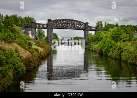 Le Viaduc Thelwall est une ferme composite en acier en viaduc, Warrington Lymm, Angleterre. Banque D'Images