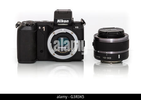 Stock Photo - Nikon 1 V2 - appareil photo compact mirrorless système ultra compact Banque D'Images