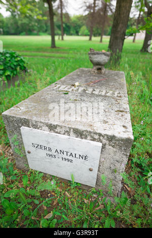 Tombe de l'écrivain et romancier hongrois Antal Szerb dans le cimetière Kerepesi dans l'Jozsefvaros de Budapest, l'Europe. Banque D'Images