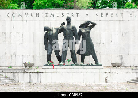 Cimetière Kerepesi de Budapest, vue sur le Panthéon communiste du mouvement de la classe active dans le cimetière Kerepesi, Jozsefvaros, Budapest, Europe. Banque D'Images