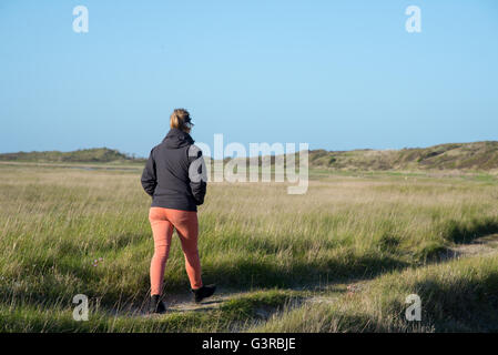 Balade fille au muy réserve naturelle à texel Hollande Banque D'Images