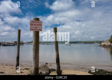 Aucun signe d'intrusion au poste en bois sur la rive à US Banque D'Images