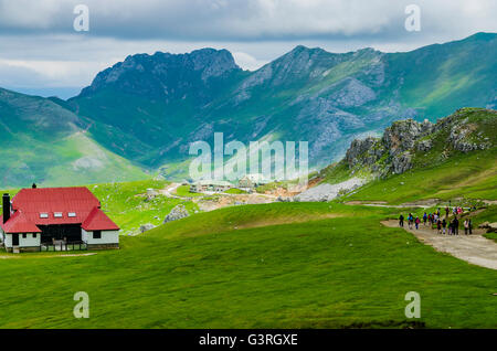 Chalet 'vrai'. C'est une villa construite par l'entreprise Asturiana de Minas, Picos de Europa, Cantabria, Spain, Europe Banque D'Images