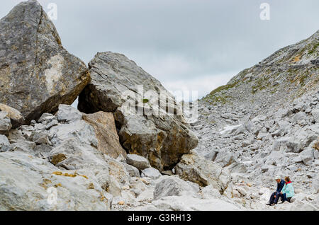 Chaos de rochers. PR-PNPE Horcados Rojos - Route 23, dans le secteur appelé La Vueltona. Picos de Europa, Cantabria, Spain, Europe Banque D'Images