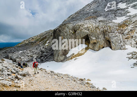 PR-PNPE Horcados Rojos - Route 23, dans le secteur appelé La Vueltona. Picos de Europa, Cantabria, Spain, Europe Banque D'Images