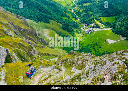 Avis de Fuente De, dans la région de Picos de Europa, à partir de la gare supérieure du téléphérique. Fuente Dé, Camaleño, Cantabria, Spain, Europe Banque D'Images