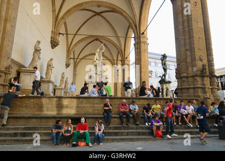 La Loggia dei Lanzi, également appelé la Loggia della Signoria, est un bâtiment situé sur un coin de la Piazza della Signoria à Florence Banque D'Images