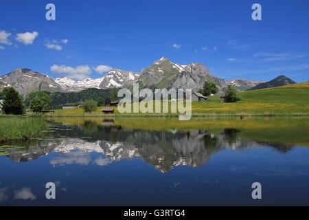 Gamme de l'Alpstein en miroir dans lake Schwendisee Banque D'Images