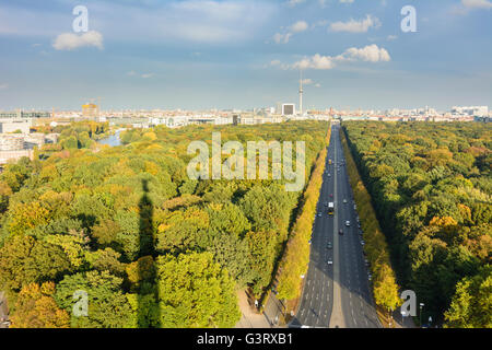 Vue à partir de la colonne de la Victoire au centre-ville, parc Tiergarten en couleurs de l'automne, l'Allemagne, Berlin, Berlin Banque D'Images