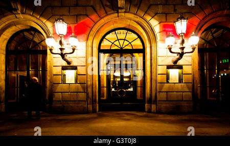 Copenhague, Danemark, entrée de la Royal Danish Theatre de Kongens Nytorv (la nuit. Banque D'Images