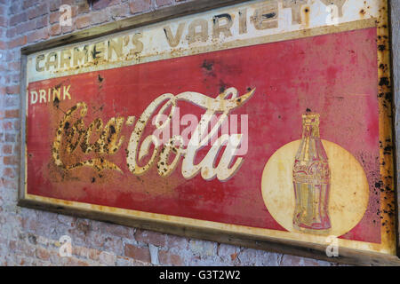 Vieilli Vintage Coca-Cola Signe, USA Banque D'Images