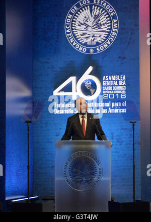 Santo Domingo, République dominicaine. 13 Juin, 2016. Image fournie par l'Organisation des États américains (OEA) montre le Président dominicain Danilo Medina livrant un discours lors de l'ouverture de la 46e Assemblée Générale Ordinaire de l'OEA, à Santo Domingo, capitale de la République dominicaine, le 13 juin 2016. © Francisco Guerrero/SV/Xinhua/Alamy Live News Banque D'Images