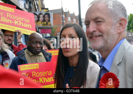 Tooting, Londres, Royaume-Uni. 14 Juin, 2016. Jeremy Corbyn le chef du parti travailliste pour soutenir Tooting visite candidat Dr Rosena qui Allin-Khan est debout dans l'élection par causée par le vide créé lorsque Sadiq Khan démissionné lorsqu'il est devenu maire de Londres. Credit : JOHNNY ARMSTEAD/Alamy Live News Banque D'Images