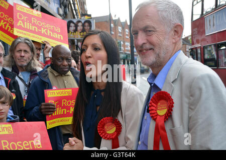 Tooting, Londres, Royaume-Uni. 14 Juin, 2016. Jeremy Corbyn le chef du parti travailliste pour soutenir Tooting visite candidat Dr Rosena qui Allin-Khan est debout dans l'élection par causée par le vide créé lorsque Sadiq Khan démissionné lorsqu'il est devenu maire de Londres. Credit : JOHNNY ARMSTEAD/Alamy Live News Banque D'Images