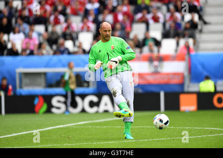 Gabor Kiraly (Hongrie) ; 14 juin 2016 - Football : UEFA Euro France 2016, Groupe F, l'Autriche 0-2 la Hongrie au Nouveau Stade de Bordeaux, Bordeaux, France. Credit : aicfoto/AFLO/Alamy Live News Banque D'Images