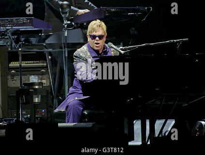 Liverpool, Royaume-Uni. 14 Juin, 2016. La scène d'Elton John à Liverpool Echo Arena Crédit : Ernie Pollard/Alamy Live News Banque D'Images