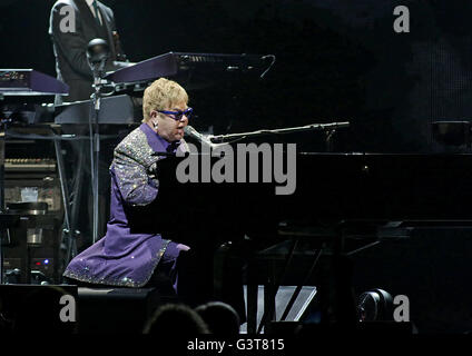 Liverpool, Royaume-Uni. 14 Juin, 2016. La scène d'Elton John à Liverpool Echo Arena Crédit : Ernie Pollard/Alamy Live News Banque D'Images