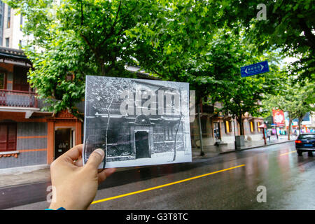 Shanghai, Chine. 27 mai, 2016. Un fichier photo est mis à correspondre à la scène réelle de l'immeuble qui est l'ancienne résidence de la fin du leader chinois Mao Zedong durant le premier Congrès national du Parti communiste chinois (PCC) en 1921, à Shanghai, à l'est de la Chine, 27 mai 2016. De grands changements ont eu lieu à Shanghai, où le parti communiste de Chine a été fondée en 1921. Cette année marque le 95e anniversaire de la fondation de la CPC. © Zhang Cheng/Xinhua/Alamy Live News Banque D'Images