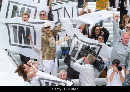 London UK. 15 juin 2016. Sir Bob Geldof sur une contre-manifestation "Vote" en bateau que les pro-Brexit 'Campagne', laisser les pêcheurs pour naviguer une flottille de plus de 30 bateaux jusqu'à la Tamise, le Parlement Crédit : amer ghazzal/Alamy Live News Banque D'Images