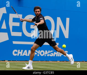 Queens Club, London, UK. 15 Juin, 2016. Queens Aegon Tennis Championships Jour 3. Gilles Simon (FRA) dans son 1er match contre Kyle Edmund (GBR). Credit : Action Plus Sport/Alamy Live News Banque D'Images