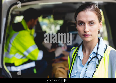 Portrait de femme d'ambulance Banque D'Images