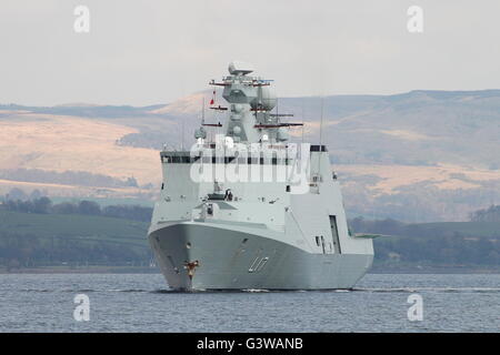 KDM Esbern Snare (L17), une classe d'Absalon/support commande navire de la marine danoise, au début de l'exercice Joint Warrior 161 Banque D'Images